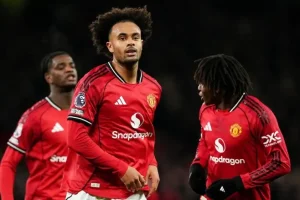 MU bất ngờ bị đội đứng cuối BXH cầm hòa.